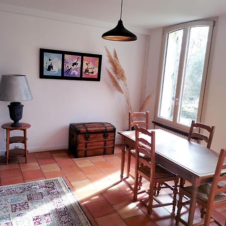 Les Jardins De Camelot Bed & Breakfast Villegouge Exterior foto