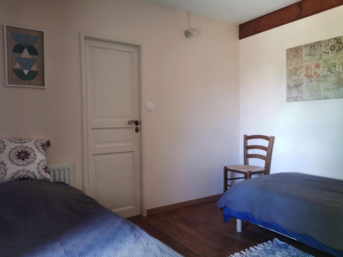 Les Jardins De Camelot Bed & Breakfast Villegouge Exterior foto